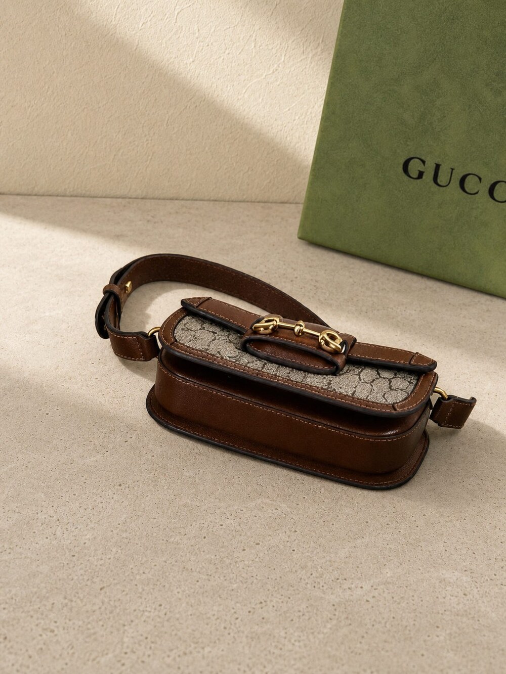 Gucci Medium Horsebit Shoulder Purse in Beige Ebony GG Supreme Canvas - Picture 3 of 5